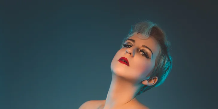 Vstupenka na jedinečnou show Burlesque revue: mezinárodní burleskní umělkyně Zorya Blue