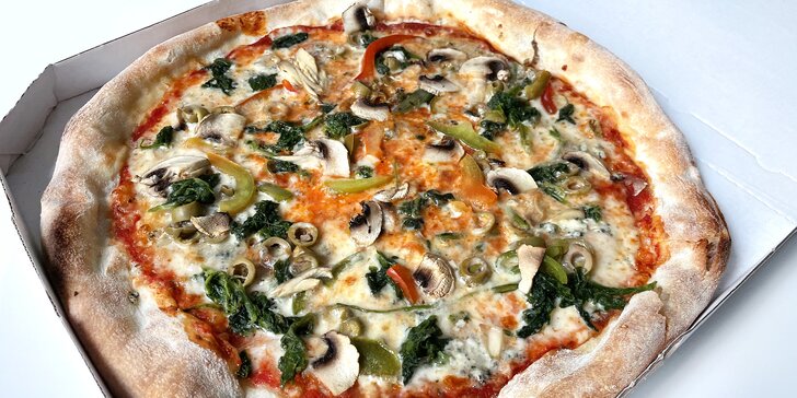 Standardní nebo velká pizza podle výběru k odnosu nebo rozvozu