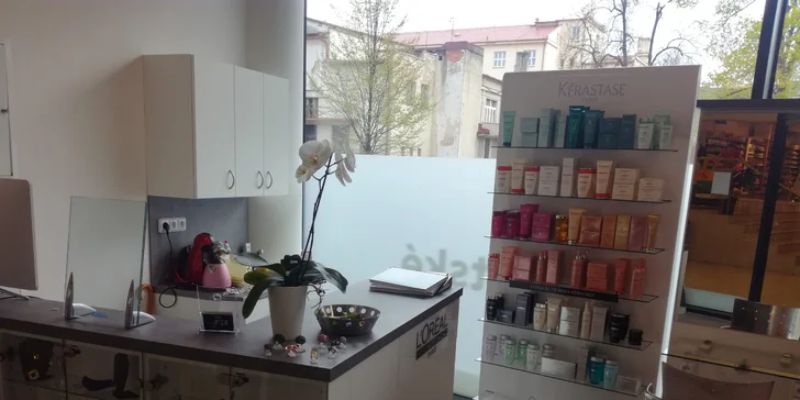Krásné a zdravé vlasy: střih, melír, ošetření přípravkem Olaplex a styling s foukanou, do 120 minut