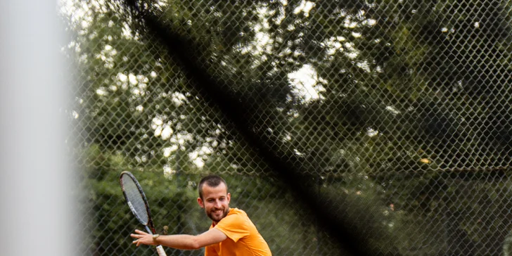 Špičkové tenisové lekce s trenérem včetně individuálního profi programu na půl roku