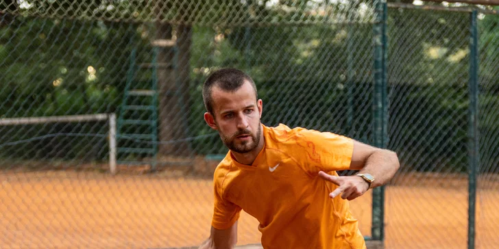 Špičkové tenisové lekce s trenérem včetně individuálního profi programu na půl roku