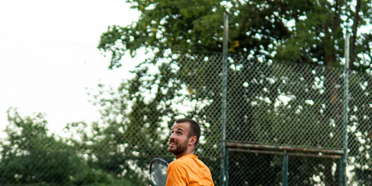 Špičkové tenisové lekce s trenérem včetně individuálního profi programu na půl roku