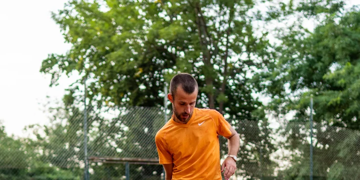 Špičkové tenisové lekce s trenérem včetně individuálního profi programu na půl roku