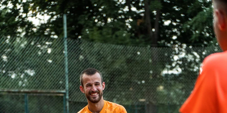 Špičkové tenisové lekce s trenérem včetně individuálního profi programu na půl roku