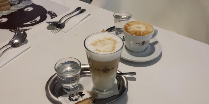 2 prvotřídní kávy s dezertem v Caffe baru l'Abbuffata