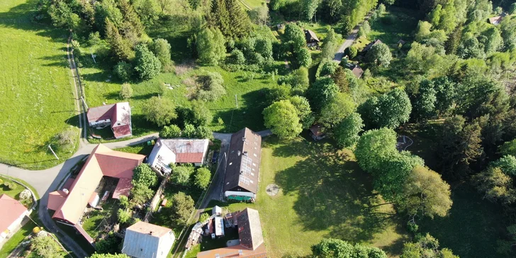 Pobyt pro pár i rodinu na Kašperské vrchovině: plně vybavený apartmán a balíček na uvítanou