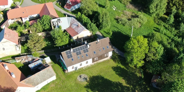 Pobyt pro pár i rodinu na Kašperské vrchovině: plně vybavený apartmán a balíček na uvítanou
