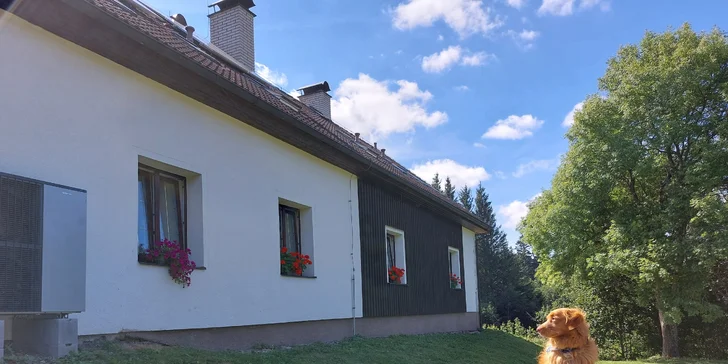 Pobyt pro pár i rodinu na Kašperské vrchovině: plně vybavený apartmán a balíček na uvítanou
