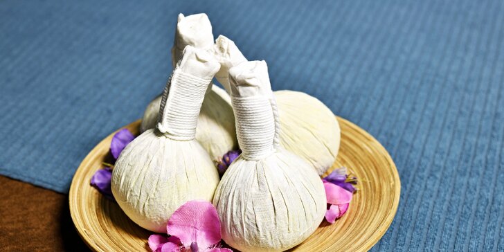 Asijské pohlazení: podzimní hodinová thajská masáž, pohankový polštář na záda a čaj