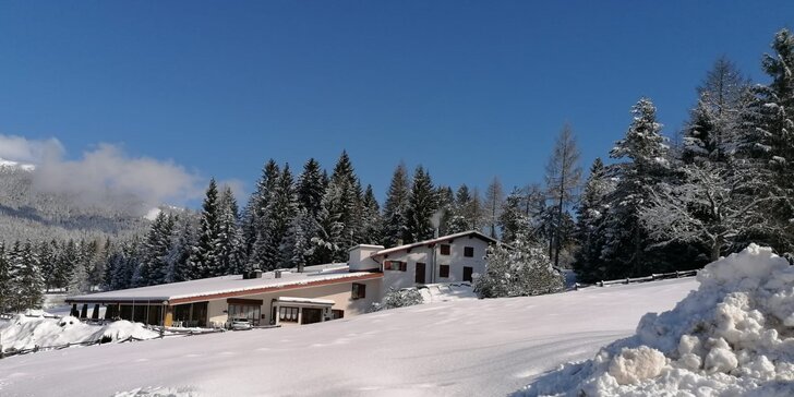 Týdenní lyžování ve Folgarii: nástup vždy v sobotu, 100 m od sjezdovky, polopenze i program pro děti