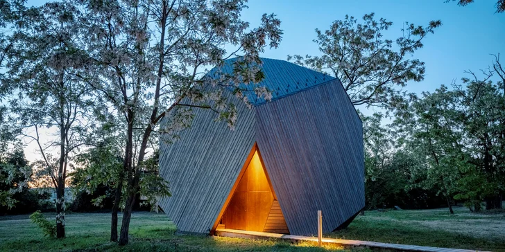 Výjimečný adult-friendly pobyt v designové chatce s privátní saunou a vířivkou