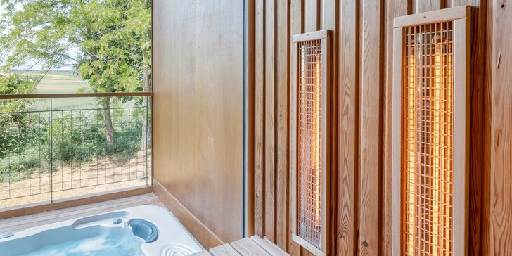 Domek ve tvaru skály uprostřed přírody: sauna a privátní vířivka i snídaňový box