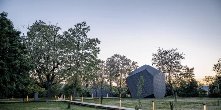 Výjimečný adult-friendly pobyt v designové chatce s privátní saunou a vířivkou