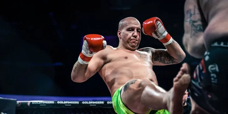 Soukromý trénink thajského boxu a kickboxu s Michalem Reissingerem: lekce od mistra ČR pro 1 i 2 bojovníky