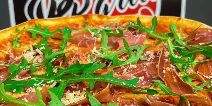 Jedna či dvě pizzy dle výběru o průměru 45 cm: odnos s sebou, krabice v ceně