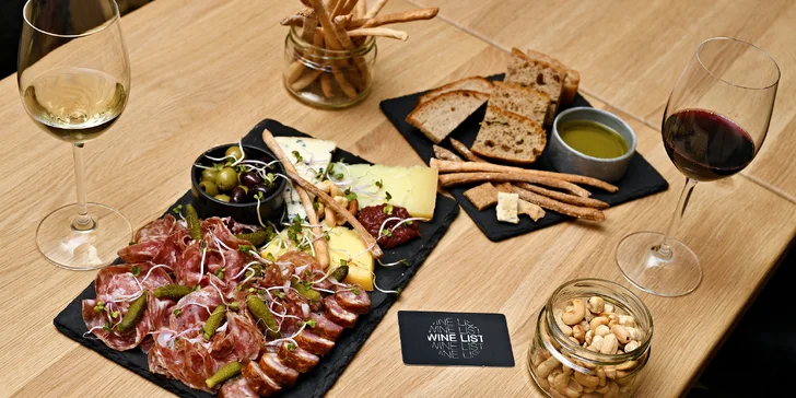Speciální degustace vína a tapas ve WineList v Karlíně pro 2 osoby