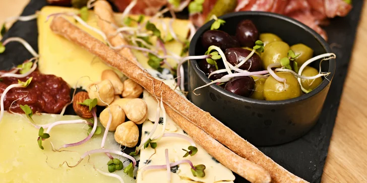 Speciální degustace vína a tapas ve WineList v Karlíně pro 2 osoby