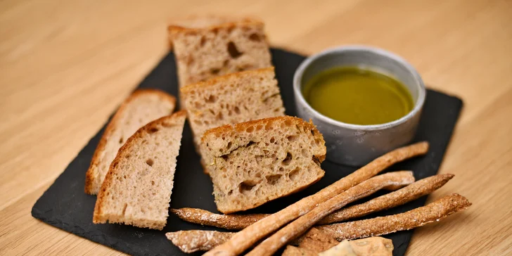 Speciální degustace vína a tapas ve WineList v Karlíně pro 2 osoby