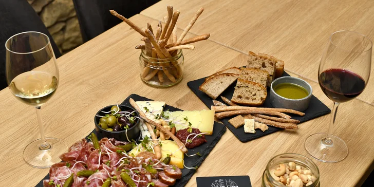 Speciální degustace vína a tapas ve WineList v Karlíně pro 2 osoby
