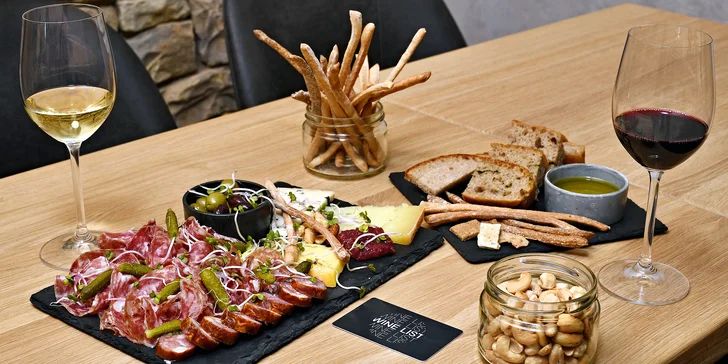 Speciální degustace vína a tapas ve WineList v Karlíně pro 2 osoby