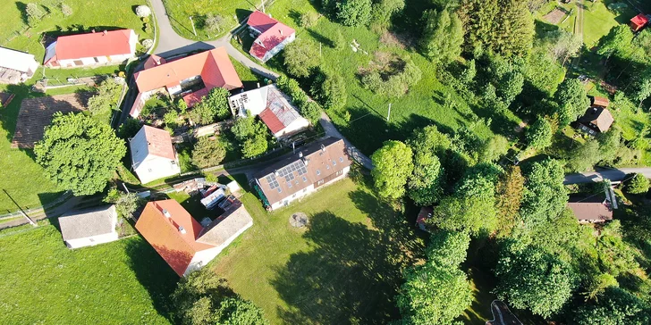 Pobyt pro pár i rodinu na Kašperské vrchovině: plně vybavený apartmán a balíček na uvítanou