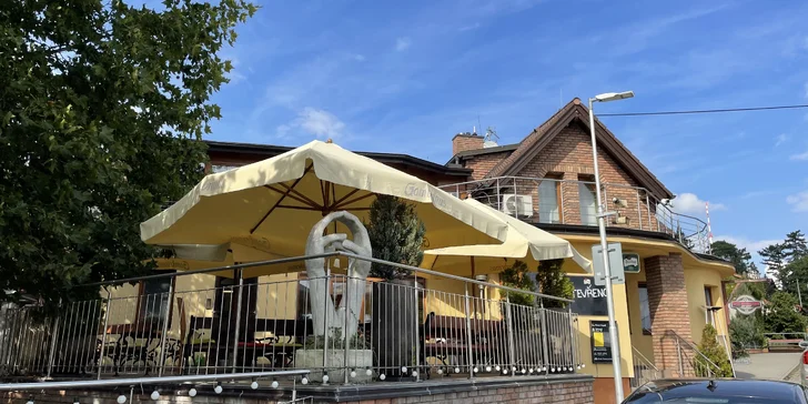 Otevřený voucher do Grill Restaurantu Pod Lesem: 300–1000 Kč na cokoli z menu