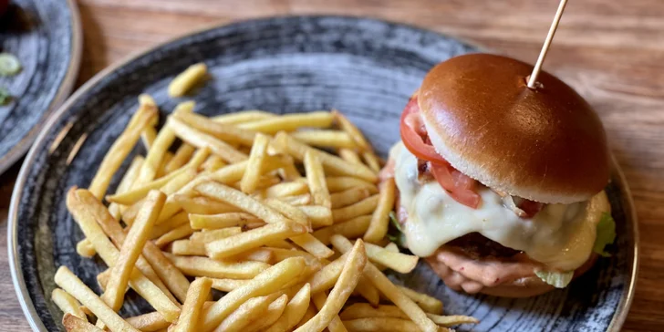 Otevřený voucher do Grill Restaurantu Pod Lesem: 300–1000 Kč na cokoli z menu