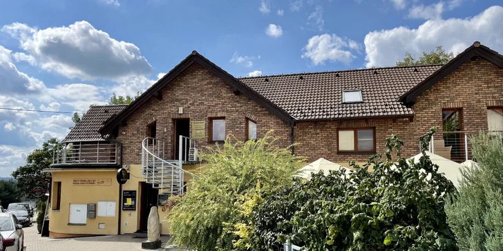 Otevřený voucher do Grill Restaurantu Pod Lesem: 300–1000 Kč na cokoli z menu