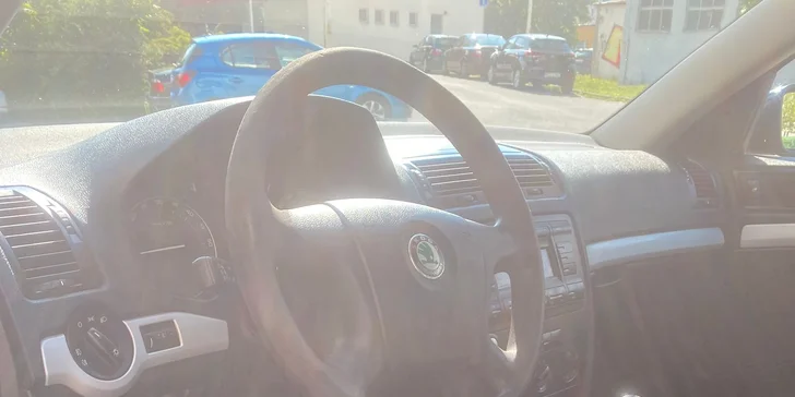 Ruční mytí vozu: důkladná očista exteriéru nebo interiéru, platí i pro SUV