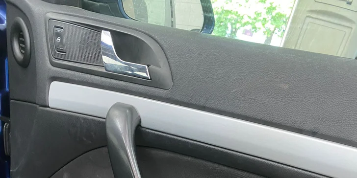 Ruční mytí vozu: důkladná očista exteriéru nebo interiéru, platí i pro SUV