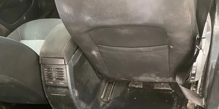 Ruční mytí vozu: důkladná očista exteriéru nebo interiéru, platí i pro SUV