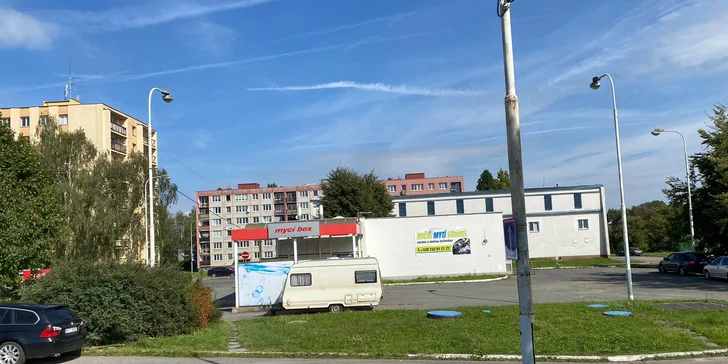 Ruční mytí vozu: důkladná očista exteriéru nebo interiéru, platí i pro SUV