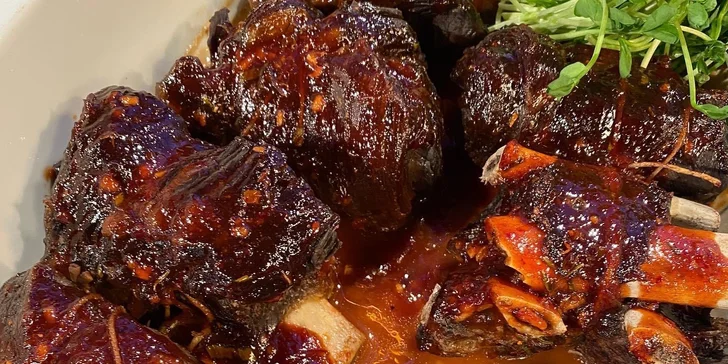 Kurz vaření plný masa, bylinek a koření: hovězí žebra, thajské curry a quiche