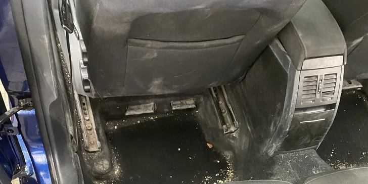 Ruční mytí vozu: důkladná očista exteriéru nebo interiéru, platí i pro SUV