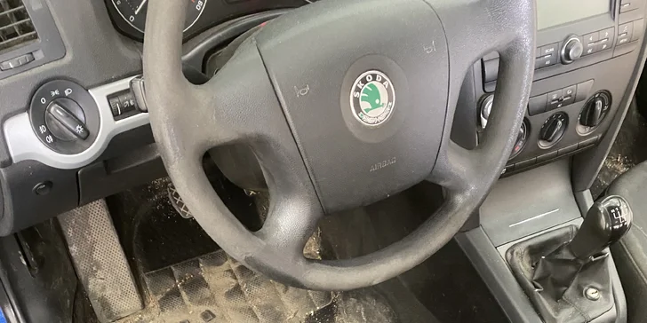 Ruční mytí vozu: důkladná očista exteriéru nebo interiéru, platí i pro SUV