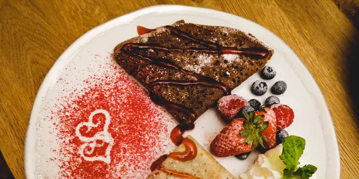 Sladké nebo slané palačinky a míchaný drink, teplý nápoj nebo víno pro 1 i 2 osoby