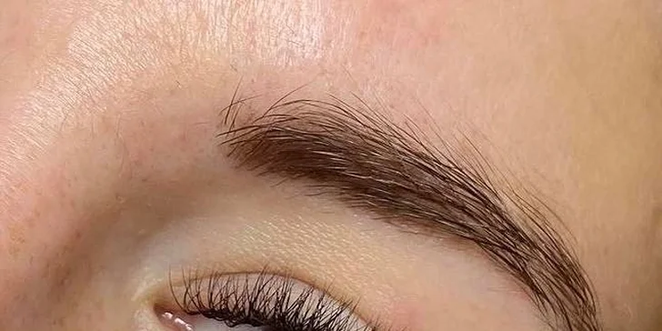 Prodloužení či zahuštění řas různými metodami: Lashlifting, Volume 2D-4D či řasa na řasu