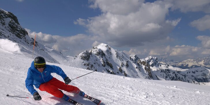 Důkladný a rychlý servis lyží nebo snowboardu pro zimní radovánky