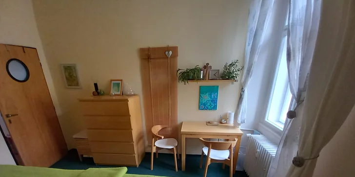 Ájurvédská terapie: olejová masáž obličeje, dekoltu, nohou i celého těla pro ženy