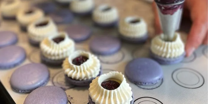 Online kurzy pečení z dílny Sweet Flow: domácí chleba, čokoládový Sacher dort či francouzské makronky