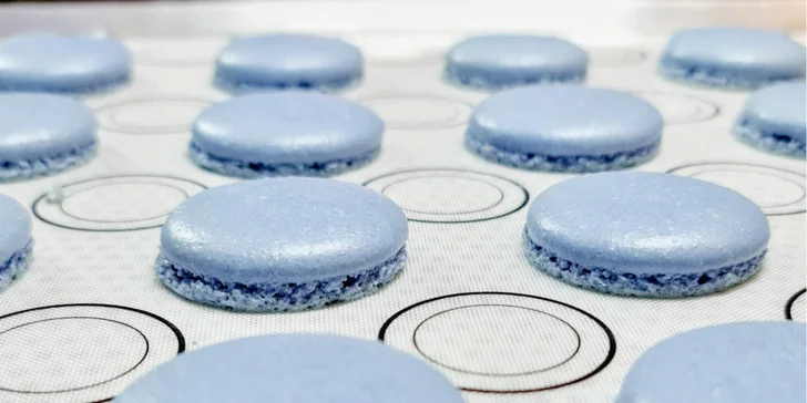Online kurzy pečení z dílny Sweet Flow: domácí chleba, čokoládový Sacher dort či francouzské makronky