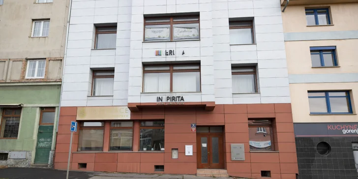 60 až 120 minut wellness soukromí: vířivka, sauna i 2 skleničky vína