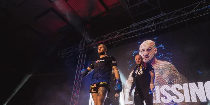 Soukromý trénink thajského boxu a kickboxu s Michalem Reissingerem: lekce od mistra ČR pro 1 i 2 bojovníky