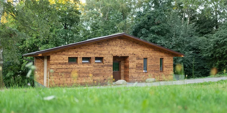 Podzim s přáteli či rodinou u přehrady Seč: pobyt ve srubu až pro 5 osob, víkend i dva týdny