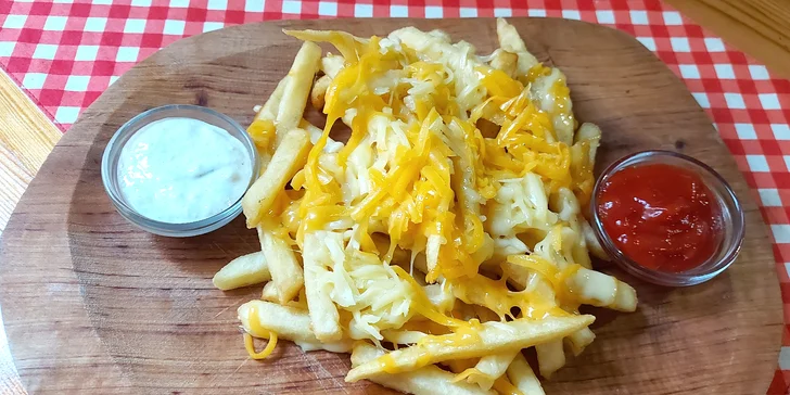 Tortilla dle výběru, hranolky či americké brambory a dezert pro 2 nebo 4 osoby