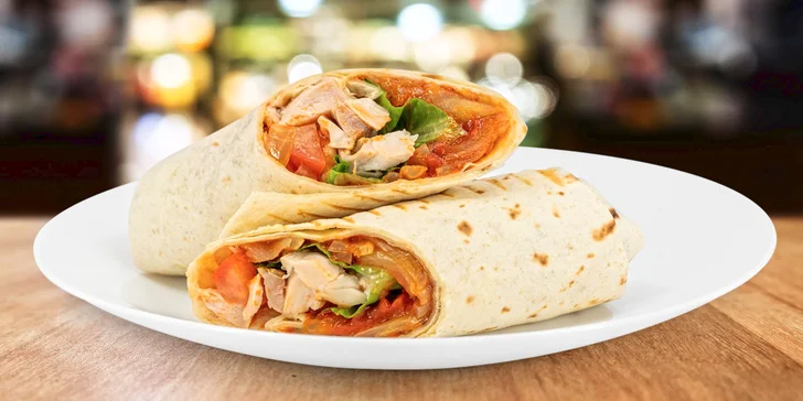 Tortilla dle výběru, hranolky či americké brambory a dezert pro 2 nebo 4 osoby