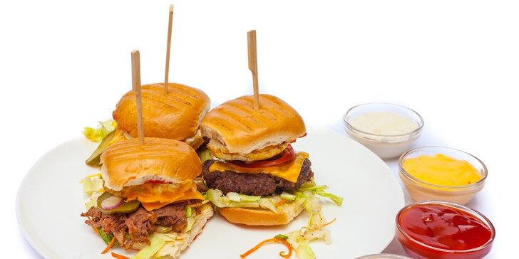 Burger nebo sendvič s masem podle výběru, příloha i dezert pro 1 či 2 osoby