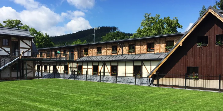 Dovolená v Jeseníkách: bungalov i apartmán až pro 5 osob s privátní vířivkou v Karlově pod Pradědem