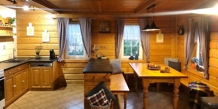 Stylová roubenka se saunou a krbem v Jizerkách: pobyt pro dva, rodinu či partu