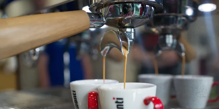 Exkurze v pražírně s neomezenou konzumací kávových nápojů, cupping i ochutnávkový balíček kávy